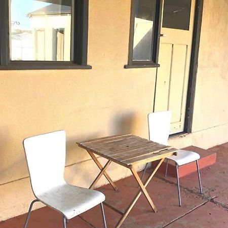 Modern Charming Miners' Cottage +Free Internet Брокен-Хилл Экстерьер фото